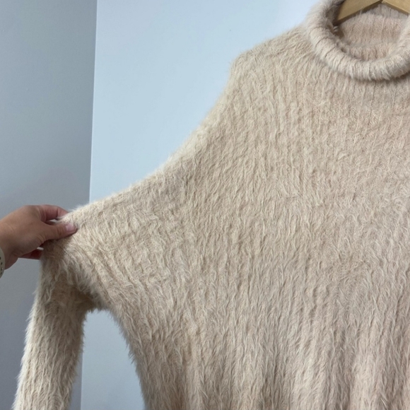 NWT  FP One Free People Women's The Dream Over Sized Fuzzy Sweater small - Picture 3 of 6